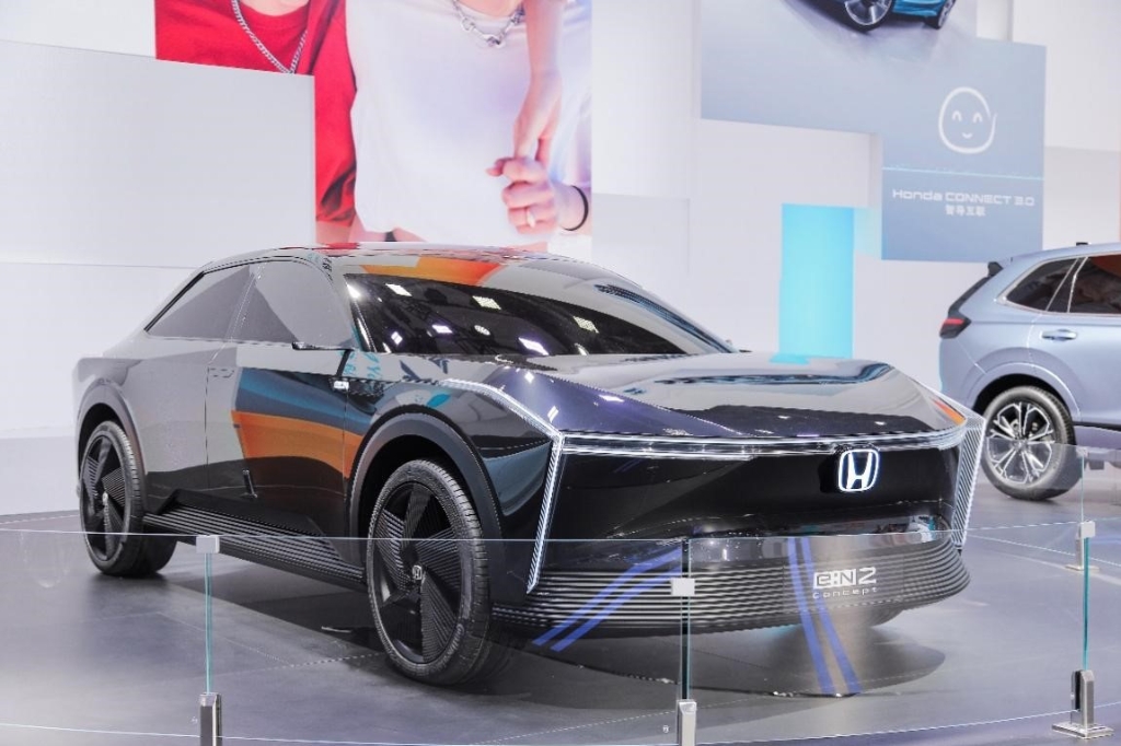 广汽本田携Hondae:N2 Concept概念车领衔亮相。 广汽集团供图 华龙网发