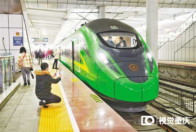 中心城区有了首条环线铁路 动车组首次开进江北国际机场&nbsp;
</p>
<p>
    重庆东环铁路带来这些改变