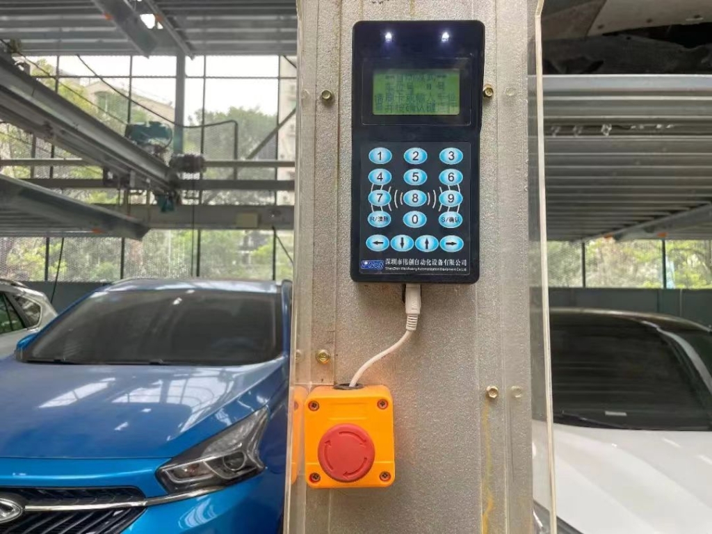 停车楼的取车方式采用了IC卡+数字按键的形式。九龙坡区市政处供图