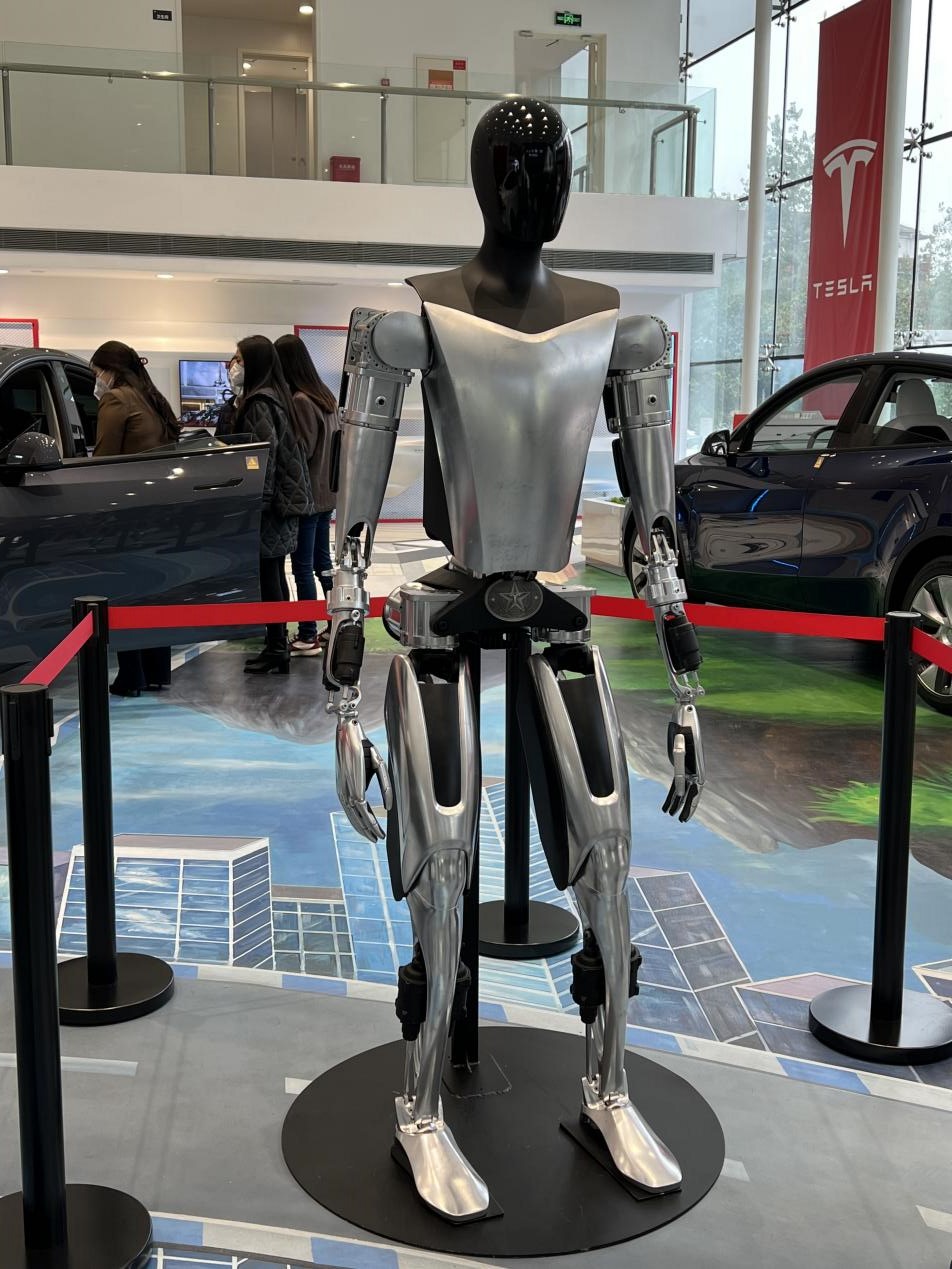 特斯拉Tesla Bot模型 张世钊摄  华龙网发