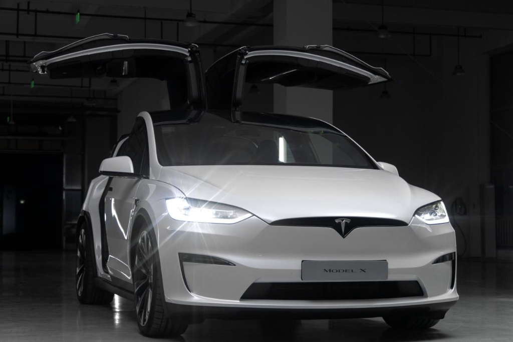 Model X Plaid 灯光秀 张世钊摄 华龙网发