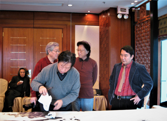 梅忠智与喻继高、张立辰、霍春阳、江文湛在香港艺术馆合作(2008年)