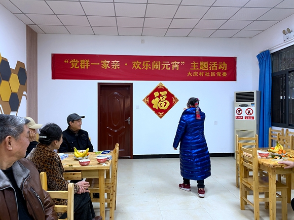 大庆村社区居民一起欢乐闹元宵。江北区大石坝街道供图