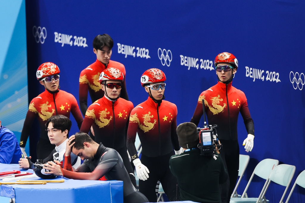 北京冬奥会短道速滑男子5000米接力决赛：中国队出战。图片来源：视觉中国