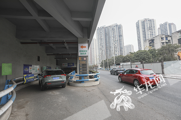 嘉南线停车楼项目位于重庆市九龙坡区直港大道。华龙网-新重庆客户端 首席记者 李文科 摄