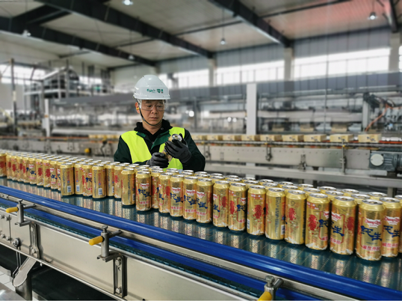 大竹林酒厂啤酒生产线。企业供图 华龙网-新重庆客户端发