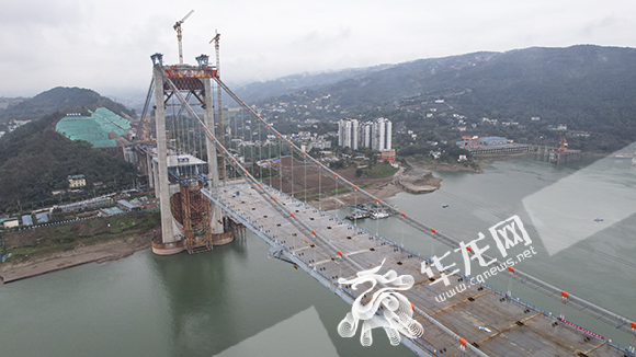 郭家沱长江大桥主桥已完成建设的70%。华龙网-新重庆客户端 首席记者 李文科 摄