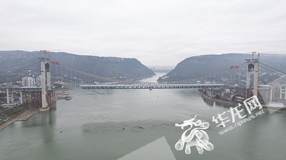 郭家沱长江大桥是目前国内最大跨度的公轨两用悬索桥。华龙网-新重庆客户端 首席记者 李文科 摄