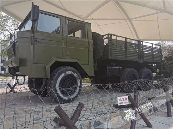 4CQ261重型军用越野车被誉为“红岩神炮”。华龙网-新重庆客户端  王钰 摄_副本