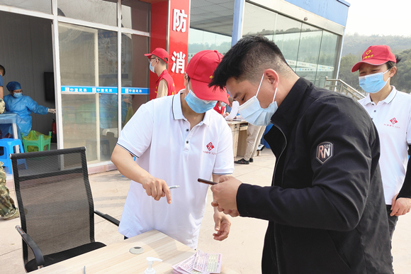 翠云街道疫苗接种进工地。翠云街道供图 华龙网发