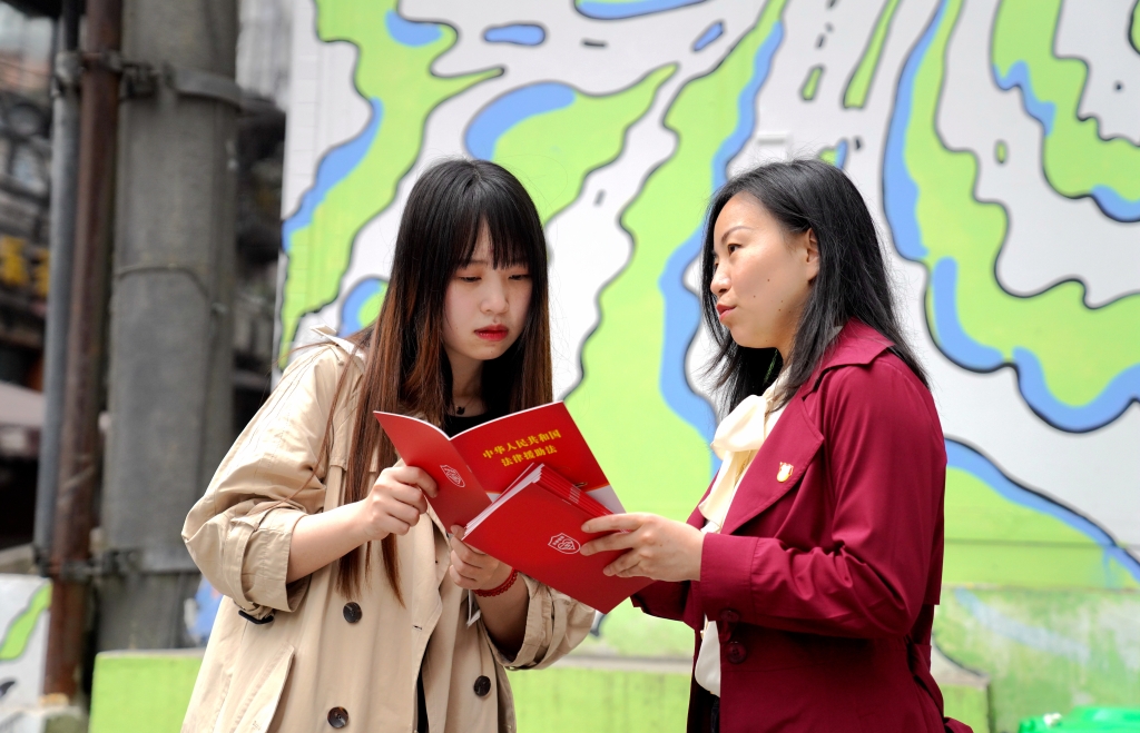向群众宣讲法律知识