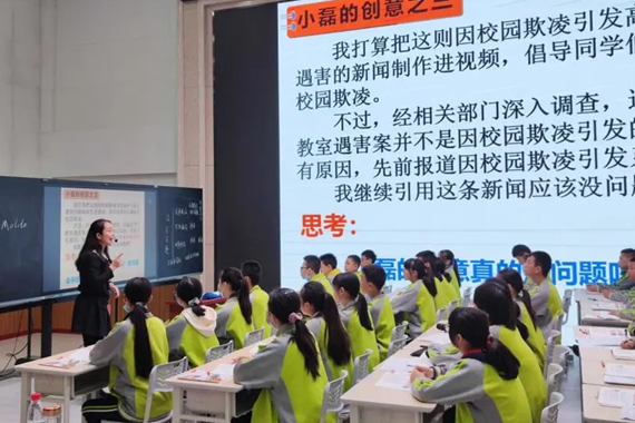 政治教师刘韦“新闻发布会”学习指导小策略 学校供图 华龙网发