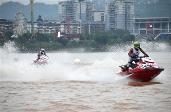4汉丰湖举办的国际摩托艇公开赛。通讯员 曲熠 摄