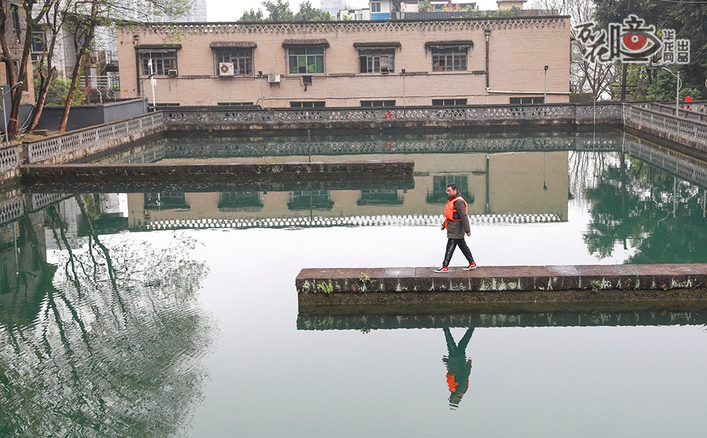 重慶市自來水公司打槍壩水廠運行組長王京介紹，在20世紀20年代的中國，城市自來水工程是一項艱巨浩大的工程。打槍壩水廠從規劃設計到施工監管，完全由我國技術人員主持，這在中國近現代給水工程史上是首例。