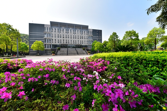 重庆城市管理职业学院图书馆 学校供图 华龙网发 2、重庆城市管理职业学院图书馆 学校供图 华龙网发