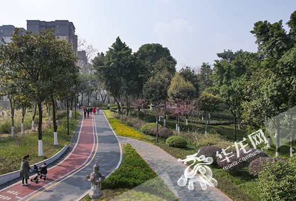 重钢崖线山城步道是重庆市政府规划的60条重点特色山城步道之一。华龙网-新重庆客户端 首席记者 李文科 摄