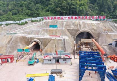 璧铜线云雾山隧道施工现场 重庆交通开投集团供图 华龙网-新重庆客户端 发 璧铜线云雾山隧道施工现场