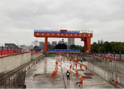 15号线一期西南政法大学站施工现场 重庆交通开投集团供图 华龙网-新重庆客户端 发 15号线西南政法大学站施工现场