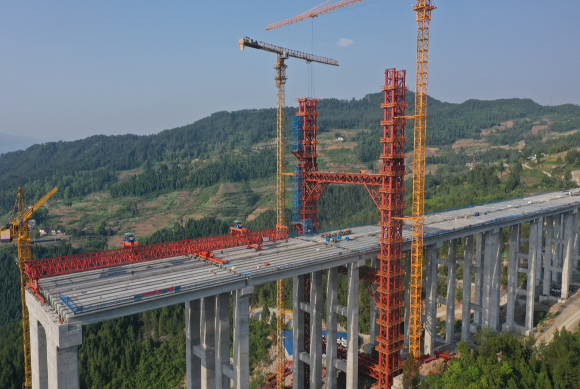 双堡特大桥大里程引桥T梁完成。受访者供图 华龙网-新重庆客户端发