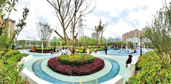 市民在棠悦公园游玩。通讯员 郑光慧 摄