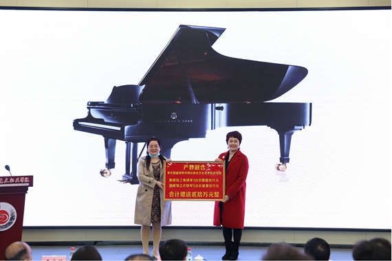 6、企业捐赠仪式 重庆文化艺术职业学院供图 华龙网发