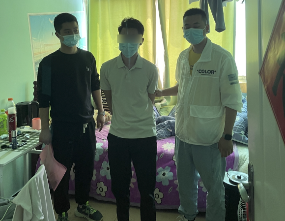 犯罪嫌疑人万某某被渝北警方抓获。渝北区警方供图,华龙网-新重庆客户端发