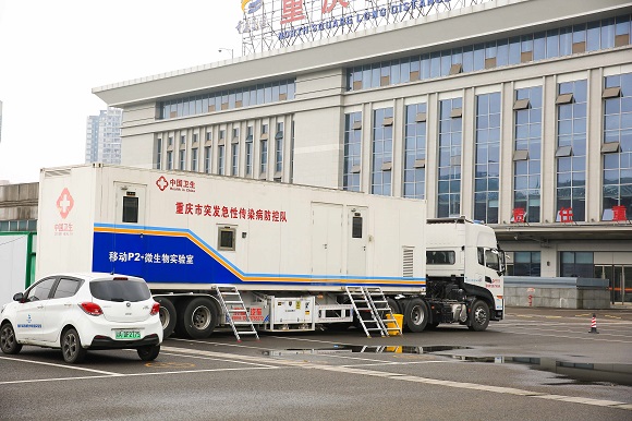 核酸检测移动实验室。通讯员 秦晓英 摄 新冠检测移动实验室。通讯员 秦晓英 摄