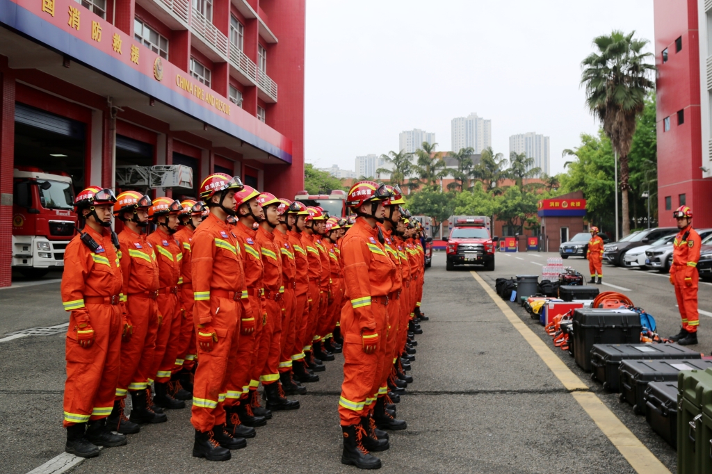 2两江新区支队的消防员集结待命。受访者供图 华龙网-新重庆客户端 发