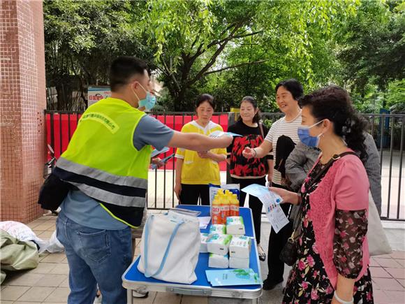 冉家坝社区开展“以物易物 绿色消费”活动。通讯员 尹欢欢 摄