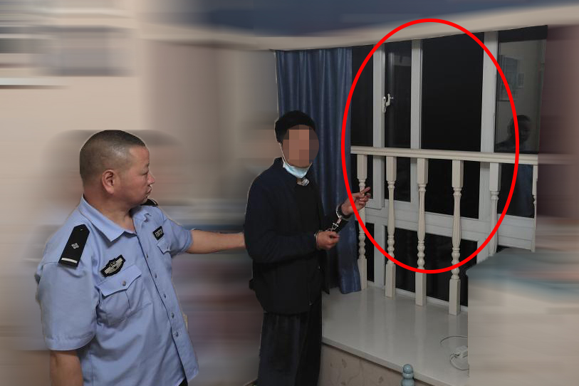 2、嫌疑人指认翻窗入室的地方 江津警方供图 华龙网发