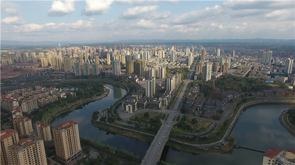 从空中俯瞰荣峰河。荣昌区融媒体中心供图 华龙网发