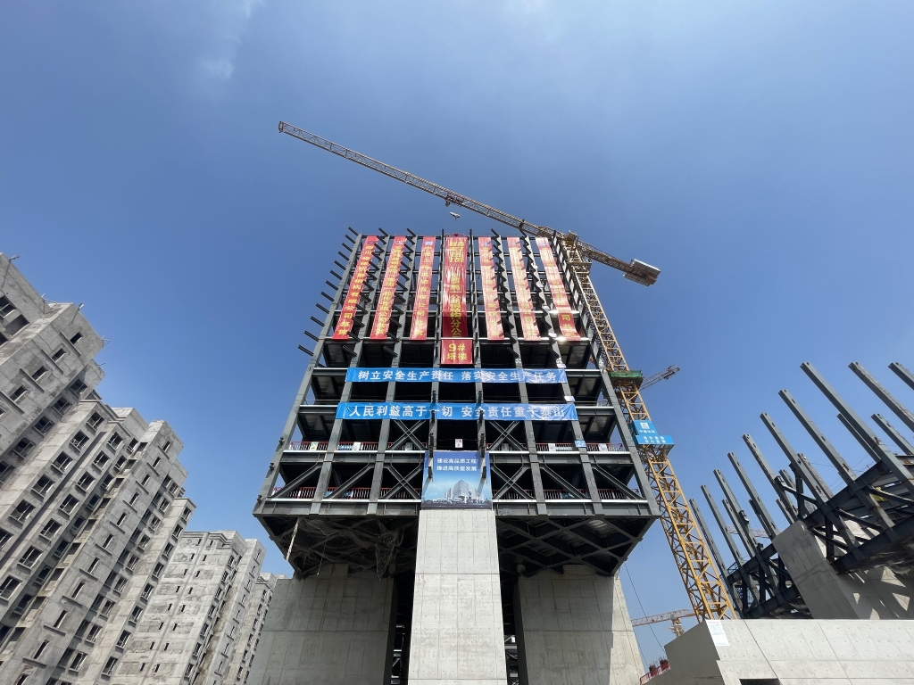 重庆市城建档案馆新馆库建设项目迎来首栋塔楼主体钢结构封顶。受访者供图 微信图片_20220523154718