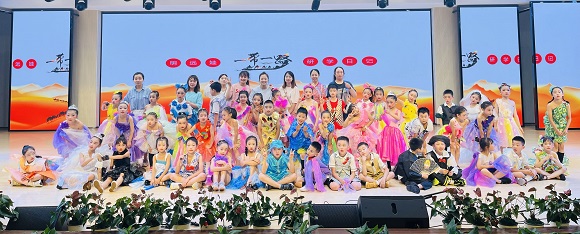 5月31日，重庆科学城明远未来第一小学校举行庆“六一”活动。明远未来第一小学校供图