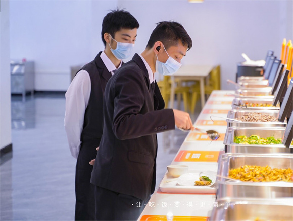 智慧餐厅可供园区入驻企业职工用餐。仙桃数据谷供图 华龙网发