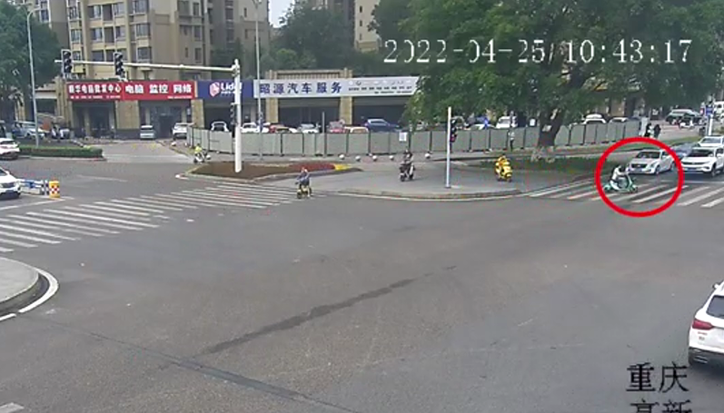 1共享单车第二次闯红灯。重庆高新区警方供图