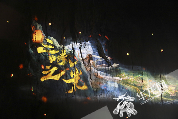 大型长江情境夜游《三峡之光》实景演绎。华龙网-新重庆客户端 首席记者 李文科 摄