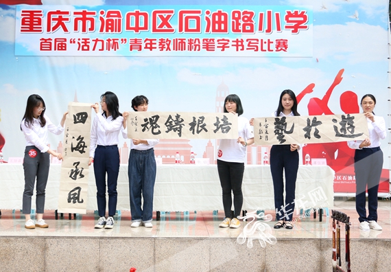 5、与会嘉宾现场书法作品 赵桂凯 摄