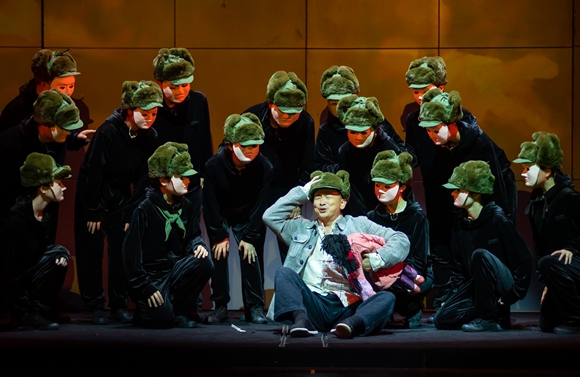 6月14日,大型谐剧《永不落幕》在群星剧院上演。(重庆市群众艺术馆供图) 微信图片_20220616072305