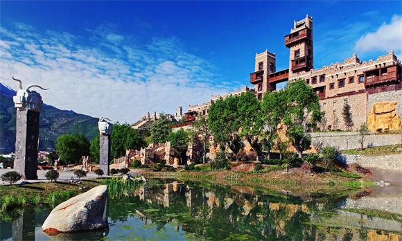 中国古羌城。阿坝州文体旅游局供图