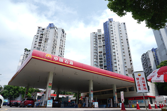 1中石油海峡路加油站是中国石油天然气股份有限公司授予的十大标杆加油站。受访者供图 华龙网发