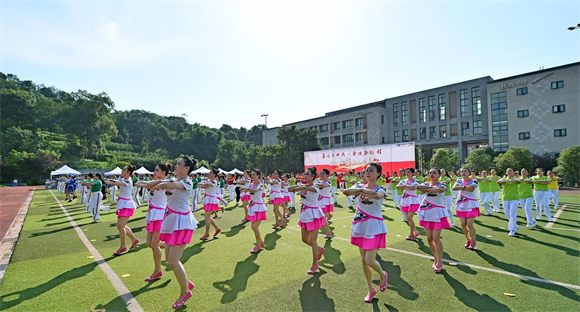 参赛者们热情地舞蹈。九龙坡区文化馆供图 华龙网发
