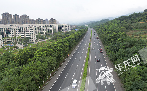 中午时分，重庆绕城高速车辆有序通行，未出现拥堵。华龙网-新重庆客户端 首席记者 李文科 摄