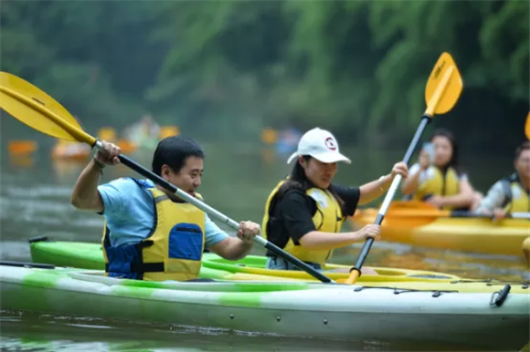 统景温泉皮划艇体验。渝北区文化旅游委供图_副本