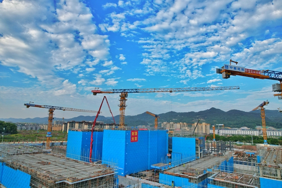 科学城蓝天下的“项目攻坚年”  重庆高新区生态环境局 供图