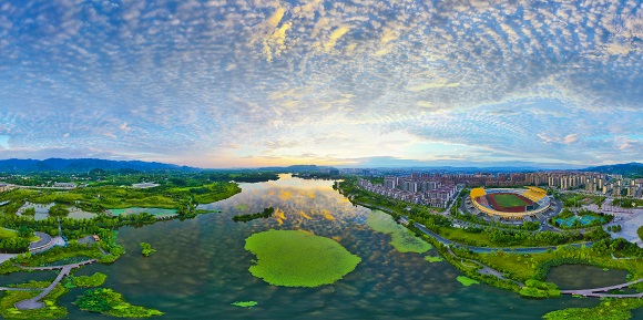 双桂湖风景优美。通讯员 熊伟 摄