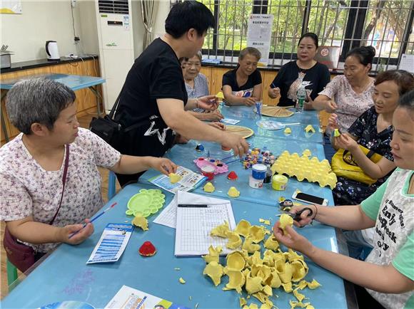 循环利用变废为宝"手工制作活动