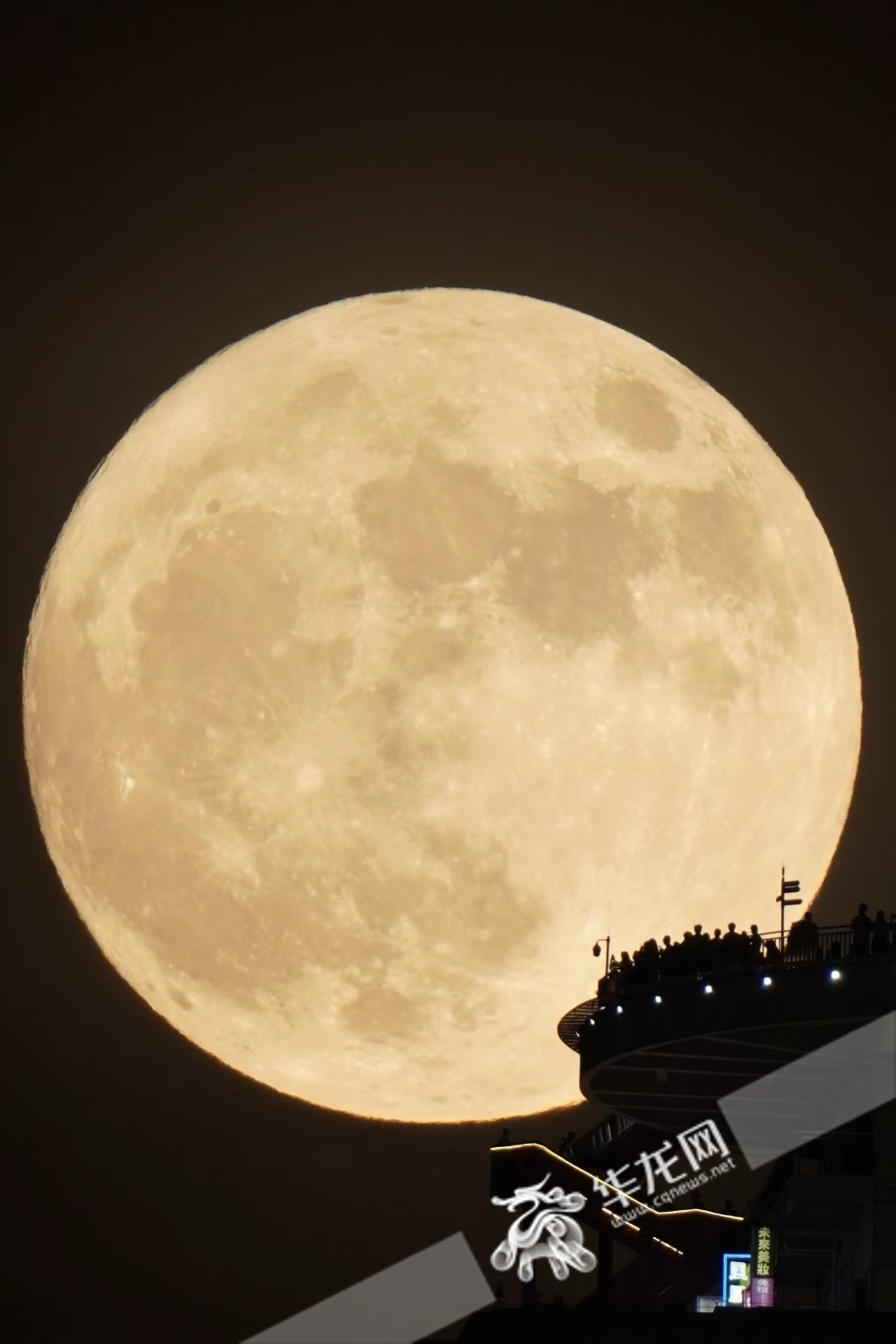 Group photo of Super Moon and United International Building in Yuzhong District.