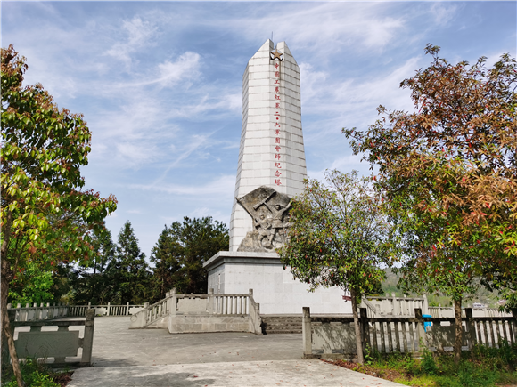 红二、六军团会师纪念塔。酉阳县委宣传部供图