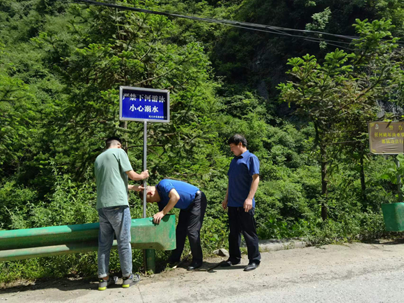 安装防溺水安全警示牌。