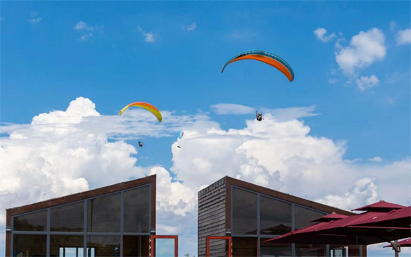 滑翔伞冠军赛。 利川市融媒体中心供图
